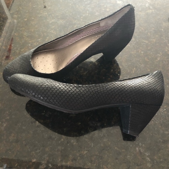 Easy Spirit black snake skin print kitten heels size 8.5 - Picture 5 of 13